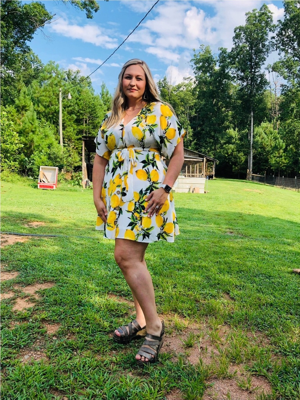 Davi & Dani White Lemon Print V-Neck Dress